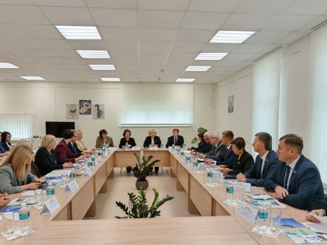 ?Выездное заседание в «Ростке»: в Беларуси планируют увеличить охват соцреабилитацией инвалидов